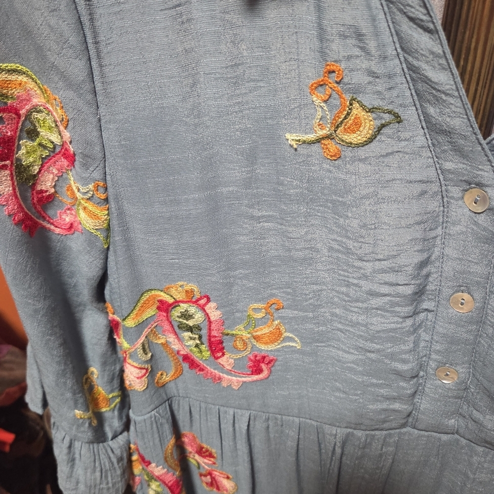 Fig & Flower Blue Tiered Embroidered Floral Womens Midi Dress Size Medium - Picture 3 of 7